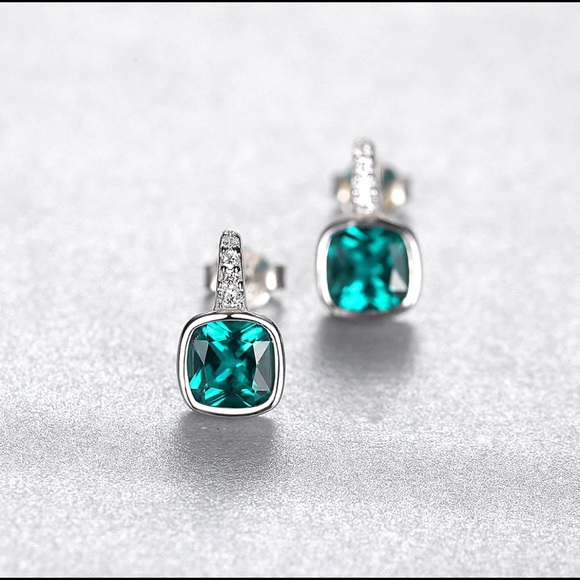 New 925 Green Emerald Stud Earrings - Picture 3 of 7